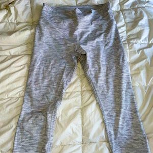 ✨Grey Cropped Lululemon Leggings- Size 10 ✨